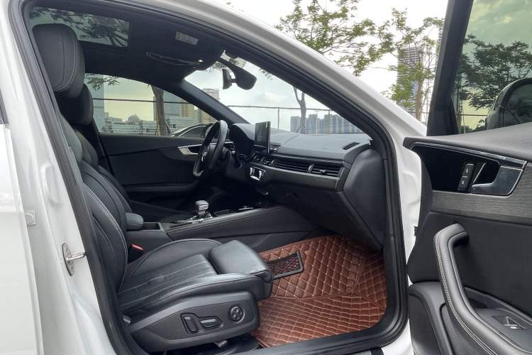 Used Audi A4L 2023 40 TFSI Luxury Dynamic Model