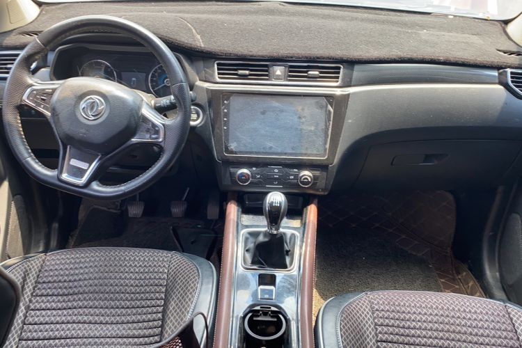 Used Dongfeng Fengon 580 2017 1.5T Manual Luxury Model
