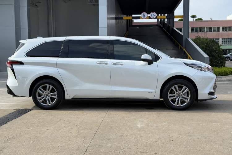 Used Toyota Sienna 2024 2.5L Hybrid Four-Wheel Drive Prestige Edition
