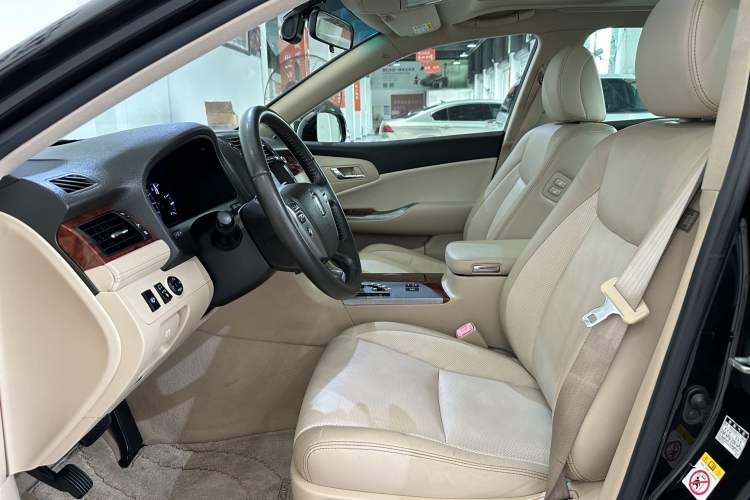 Used Toyota Crown 2012 2.5L Royal Leather Edition
