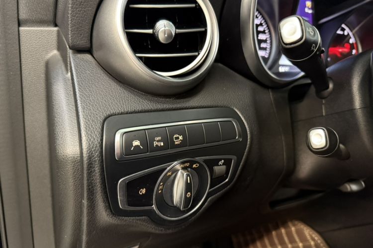 Used Mercedes-Benz GLC 2018 Facelift GLC 260 4MATIC Luxury Edition
