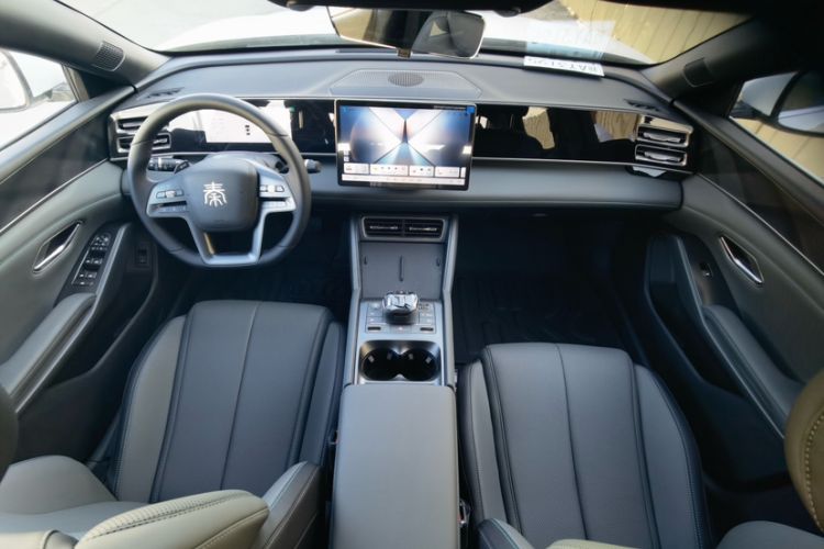 Used BYD Qin L 2025 DM-i Smart Drive 80KM Leading Model
