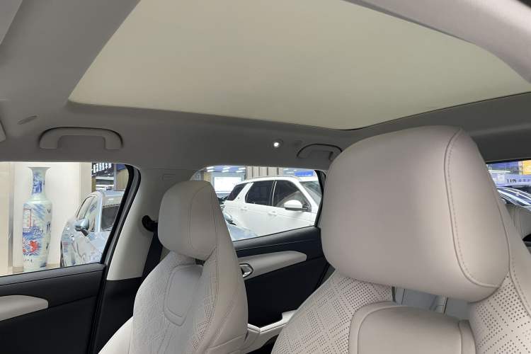 Used BYD Yuan UP 2025 Intelligent Driving Version 401 km Beyond-Range Edition