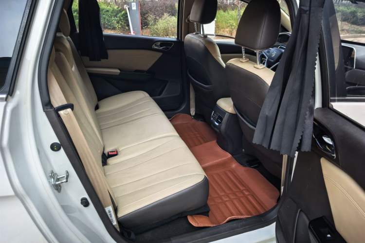 Used Baojun 310W 2017 1.5L Manual Fashion Model China V
