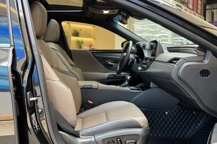 Used Lexus ES 2022 200 Excellence Edition
