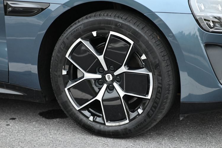 Used  SU7 2024 Rear-Drive Ultra-Long Range Advanced Pro-Level Intelligent Driving Version
