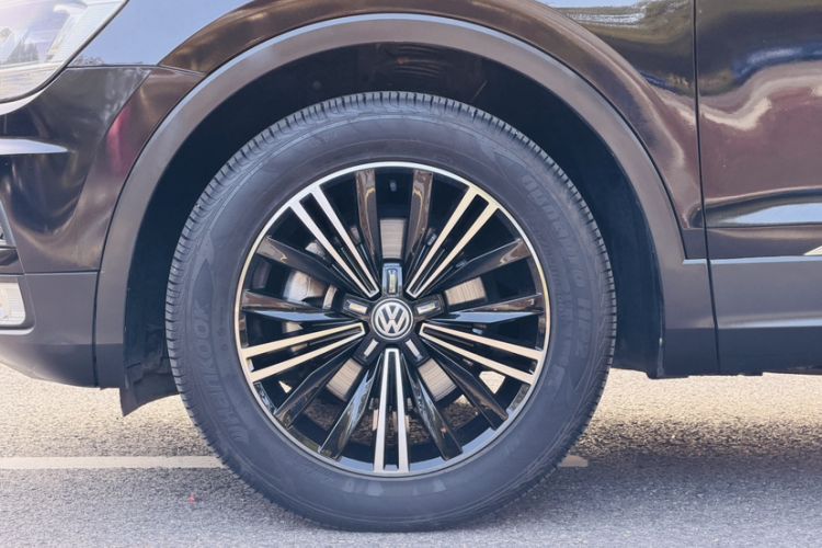 Used Volkswagen Tiguan L 2019 Updated Version 330TSI Automatic Two-Wheel Drive Panoramic Comfort Edition China VI Standard
