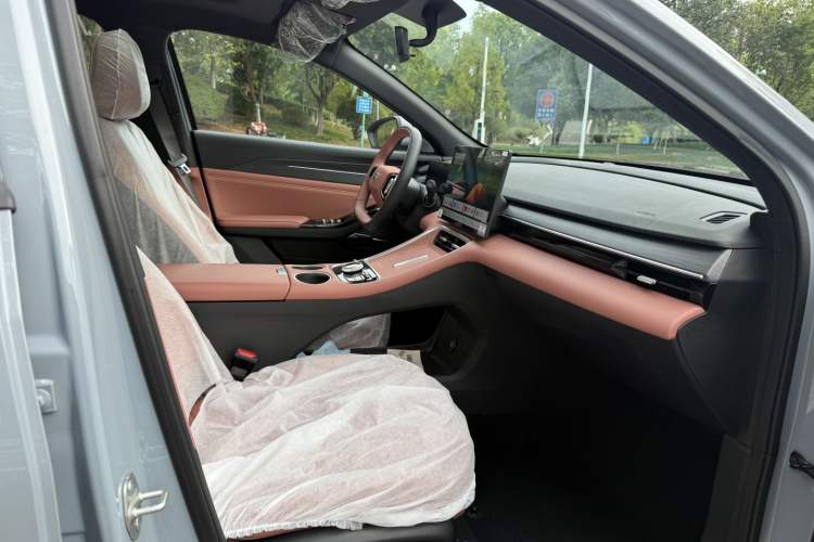 Used  L6 2025 EM-i 60km Exploration Edition
