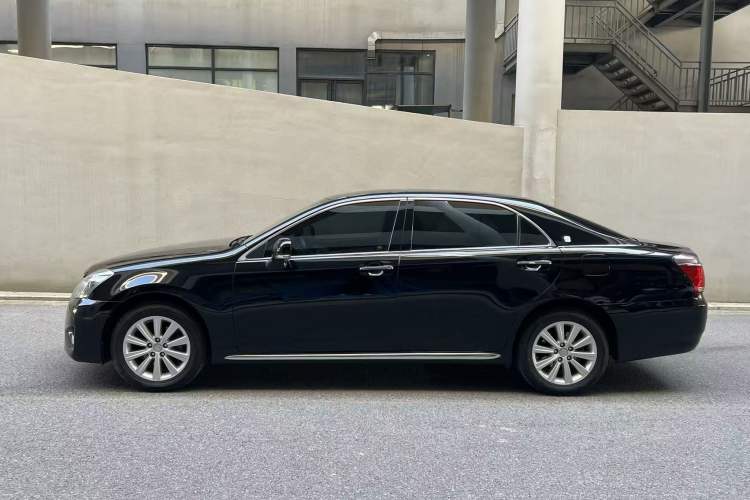 Used Toyota Crown 2012 2.5L Royal Leather Edition
