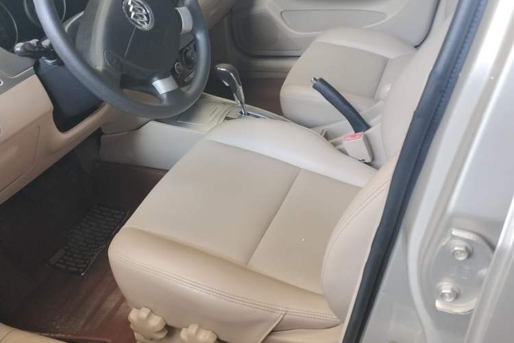 Used Buick Excelle 2013 1.5L Automatic Classic Model
