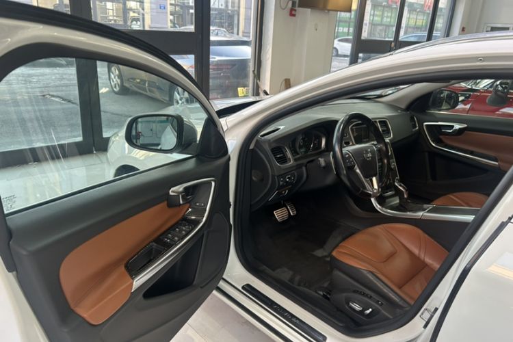 Used Volvo V60 2014 T5 Zhiya Edition