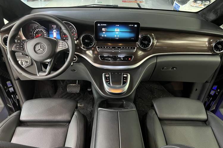 Used Mercedes-Benz V-Class 2021 V 260 Avantgarde Edition
