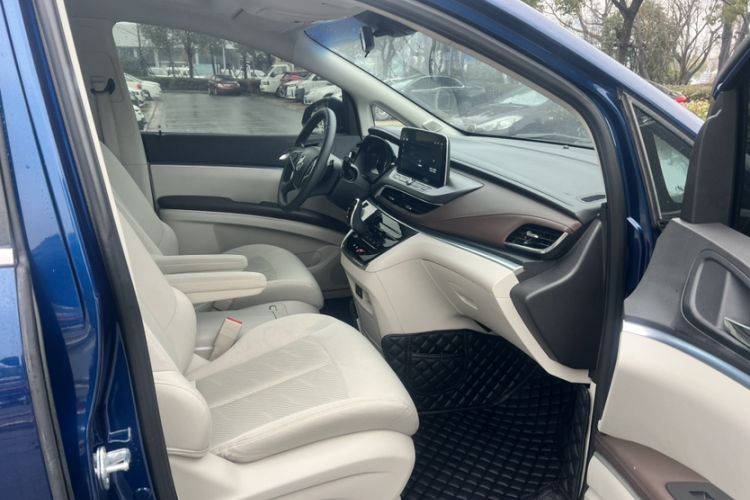 Used Buick GL8 2023 Land Executive Class Smart Enjoyment Model
