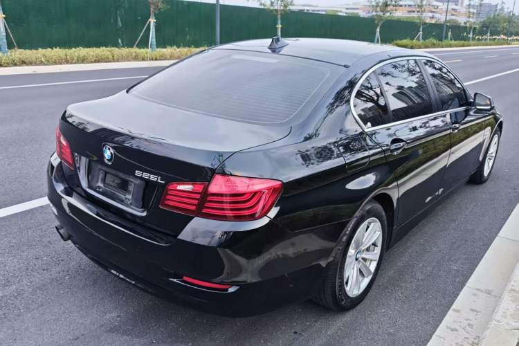 Used BMW 5 Series 2014 520Li Elegant Model
