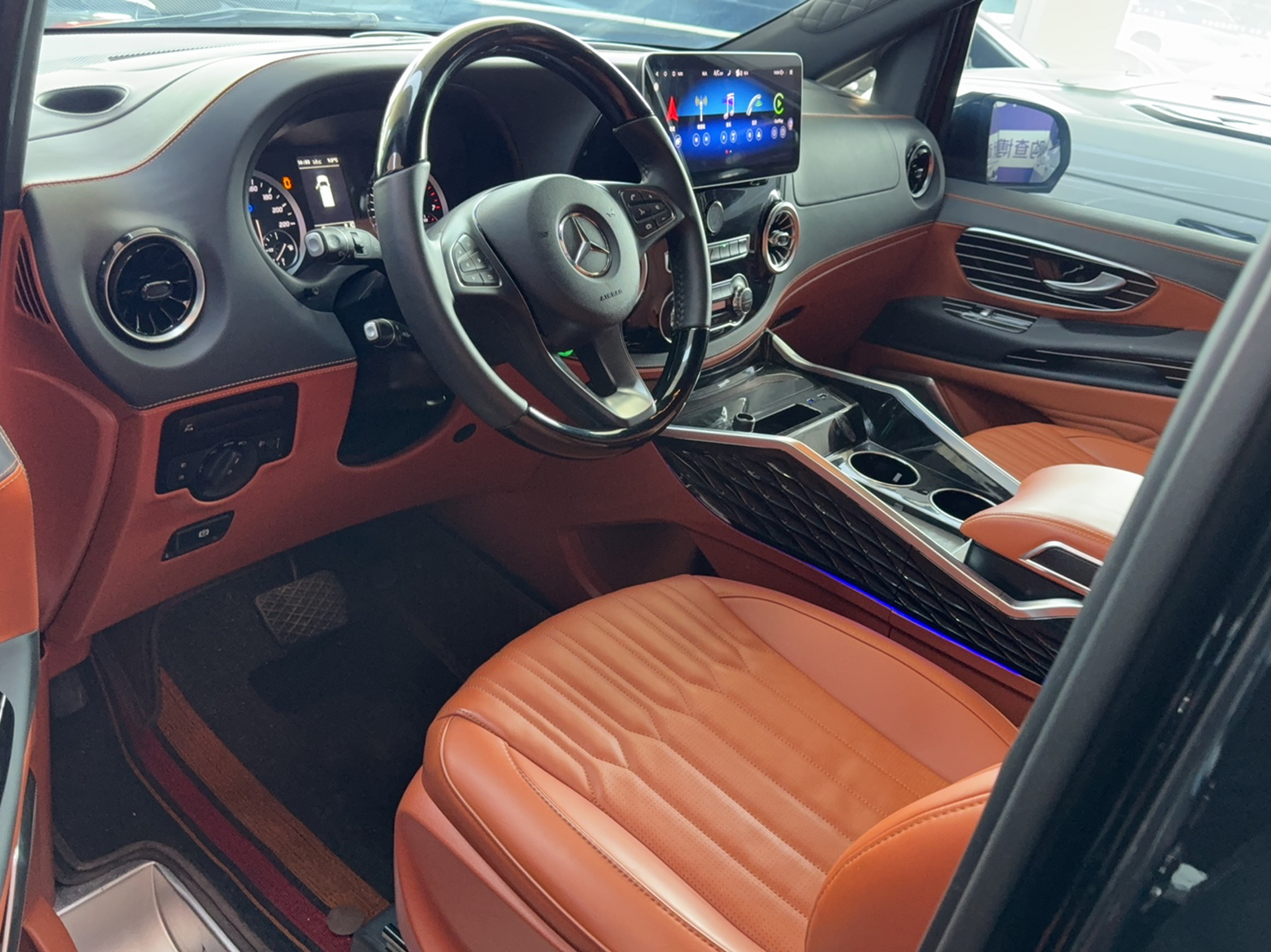 المقاعد الأمامية داخل السيارة