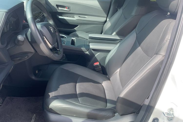 Used Toyota Sienna 2023 2.5L Hybrid Deluxe Edition
