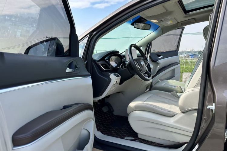 Used Buick GL8 2021 Land Cruiser Executive Class 652T Luxury Model