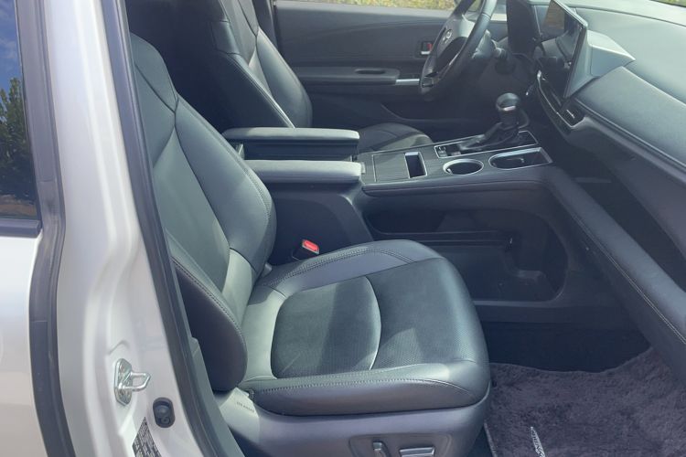 Used Toyota Sienna 2023 2.5L Hybrid Deluxe Edition
