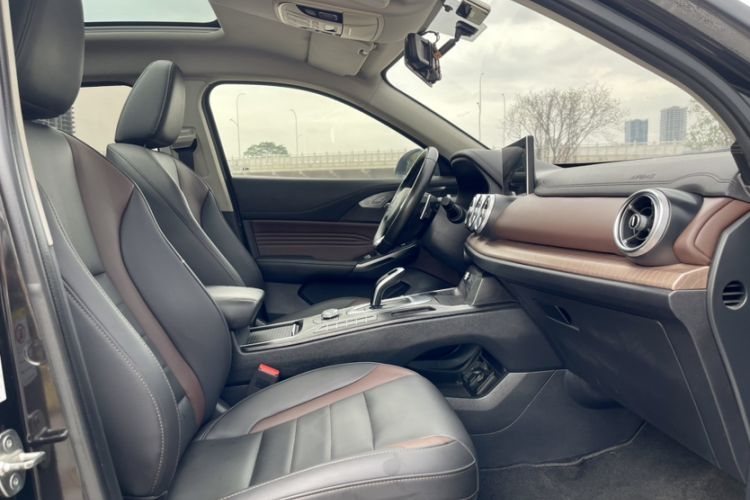 Used Wey VV5 2020 1.5T Two-Wheel Drive Color Pioneer
