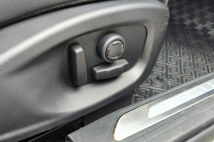 Used Jaguar XEL 2020 2.0T 200 PS S Advanced Elegance Edition
