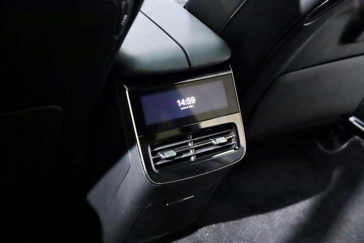 Used VOYAH FREE 2025 318 259 km All-Wheel-Drive Exploration Edition
