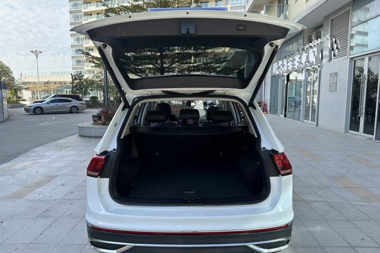 Used Volkswagen Tiguan L 2023 300TSI Automatic Two-Wheel Drive Smart Edition
