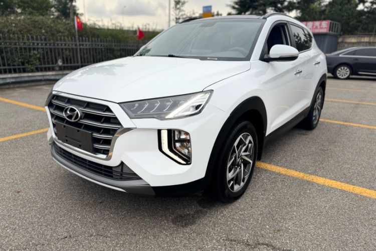 Used Hyundai Tucson 2019 280TGDi Dual-Clutch Two-Wheel Drive Fashion Edition China VI Standard
