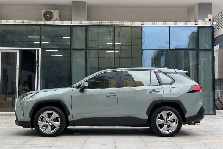 Used Toyota RAV4 2022 2.0L CVT Two-Wheel Drive Fashion Edition
