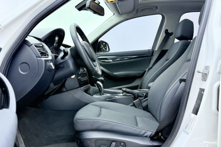 Used BMW X1 2015 sDrive18i Leading Edition
