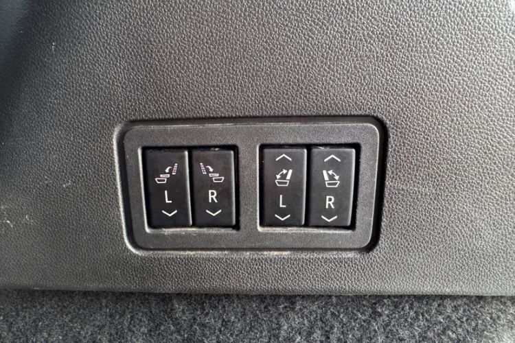 Used Cadillac XT6 2020 28T Six-Seater Luxury Sporty Enjoy-the-Comfort Safety Edition
