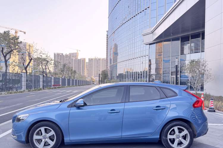 Used Volvo V40 2016 T3 Zhiyi Edition