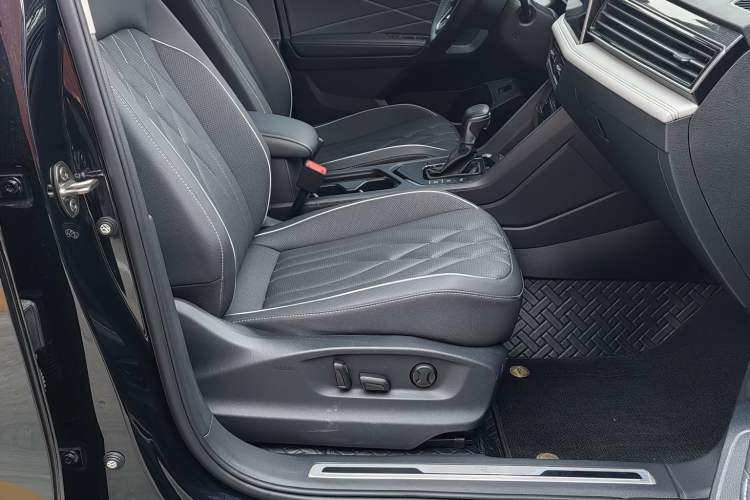 Used Volkswagen Tiguan L 2023 330TSI Automatic Two-Wheel Drive R-Line Enjoyment Edition
