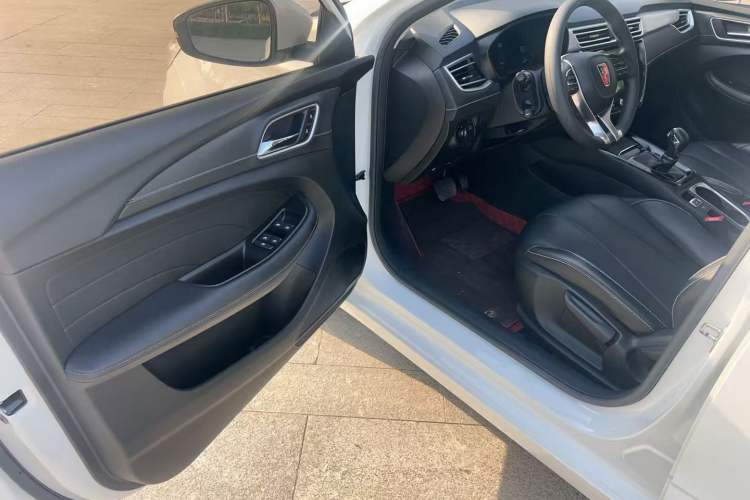 Used Roewe i5 2020 1.5L Automatic 4G Connect Luxury Flagship Edition
