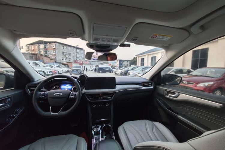 Used Ford Escape 2024 EcoBoost 245 Two-Wheel-Drive Titanium Edition
