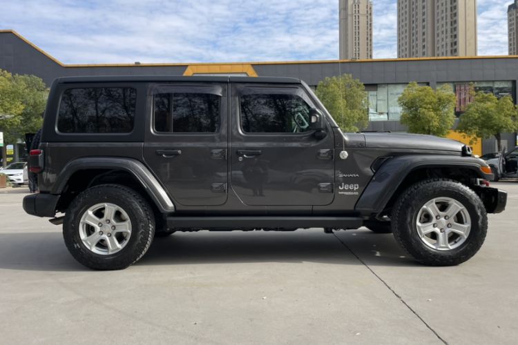 Used  Wrangler 2019 2.0T Sahara Four-Door Version China VI Emission Standard
