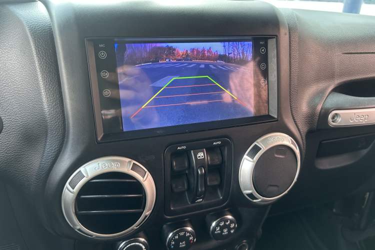 Used  Wrangler 2017 3.0L Sahara Four-Door Comfort Edition
