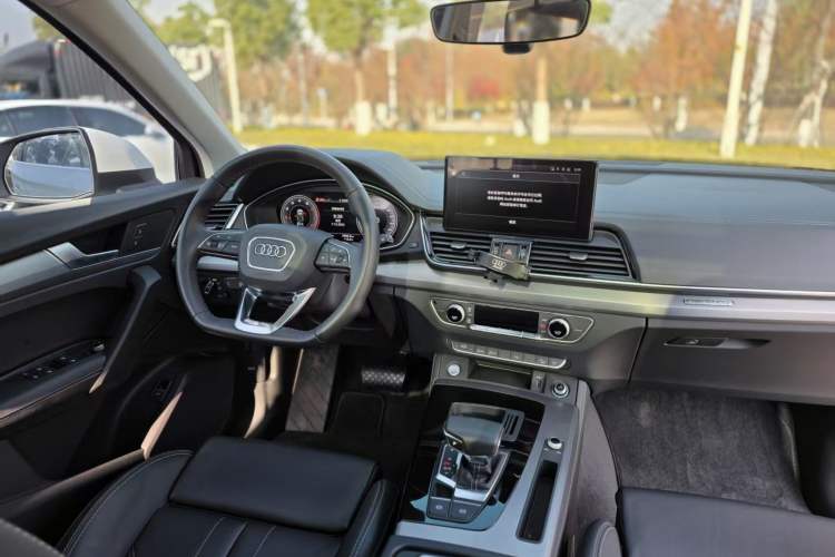 Used Audi Q5L 2022 40T Fashionable and Dynamic Model
