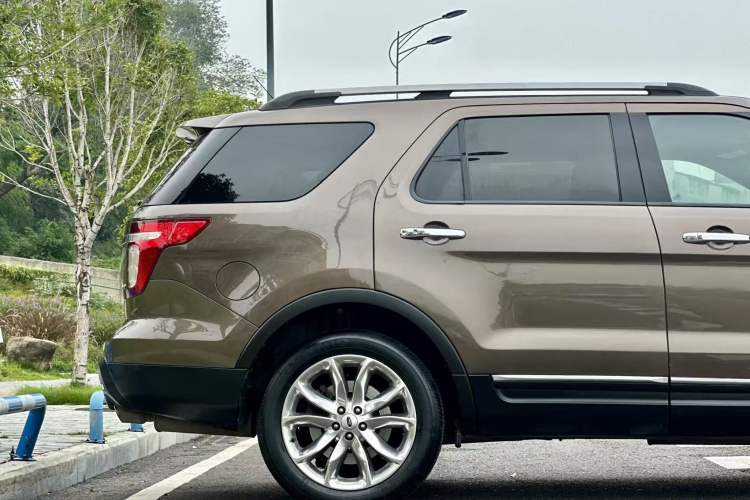 Used Ford Explorer 2013 3.5L Deluxe Model
