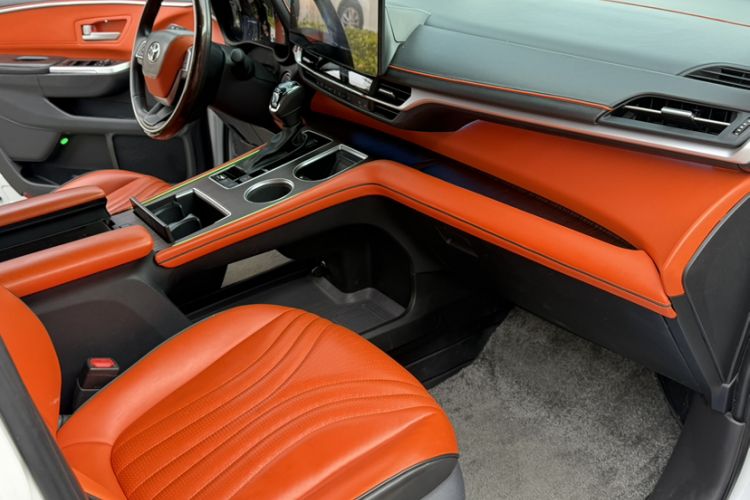 Used Toyota Sienna 2023 2.5L Hybrid Comfort Edition
