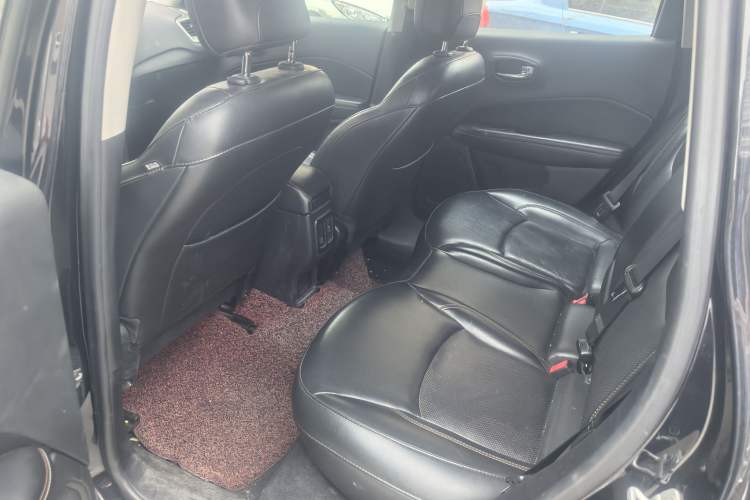 Used  Compass 2017 200T Automatic Family Edition
