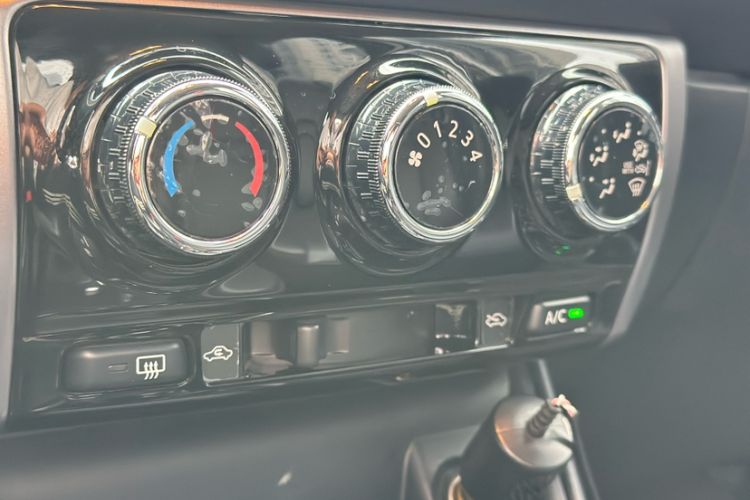 Used Toyota YARiS L 2022 X-Trail 1.5L CVT Luxury PLUS Edition
