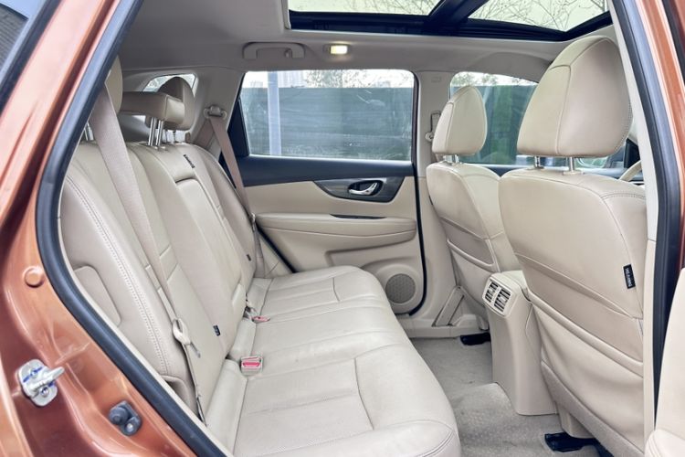 Used Nissan X-Trail 2014 2.5L CVT Leading Edition 4WD
