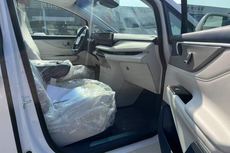 Used Buick GL8 New Energy 2024 Lu Zun Luxury Edition 6-Seater
