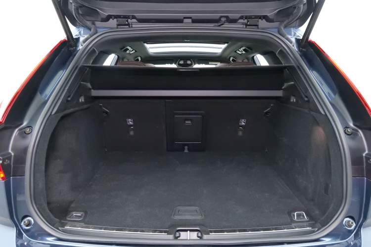 Used Volvo XC60 2023 B5 4x4 Smart Luxury Edition