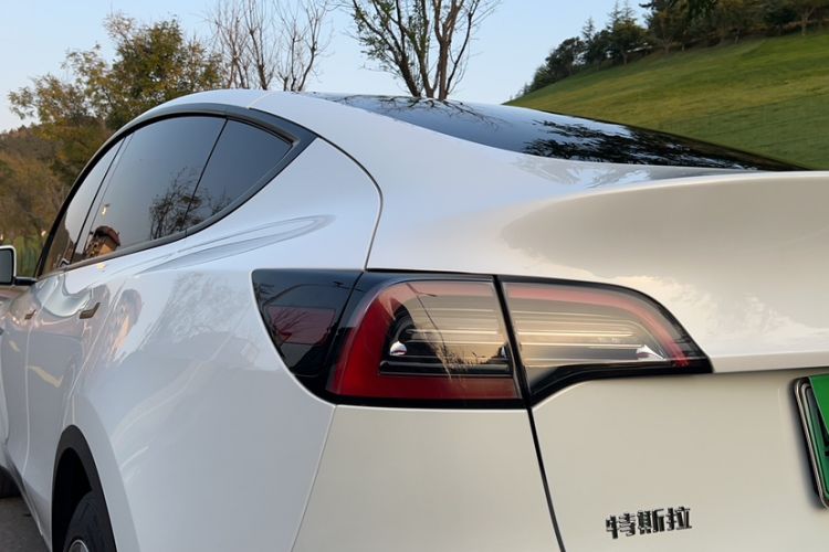 Used Tesla Model Y 2021 Long-Range All-Wheel-Drive Version 3D7
