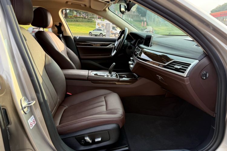 Used BMW 7 Series 2017 730Li Luxury Model
