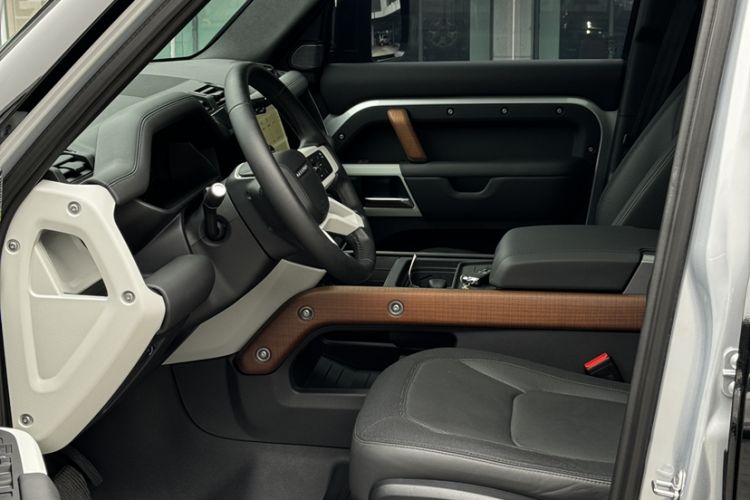 Used Land Rover Defender 2023 Facelift 110 3.0T P400 X-DYNAMIC HSE
