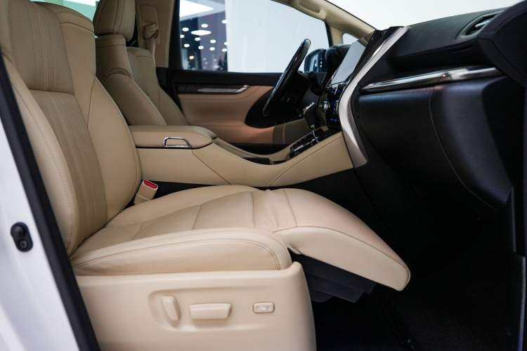 Used Toyota Alphard 2021 Dual-Engine 2.5L Luxury Edition
