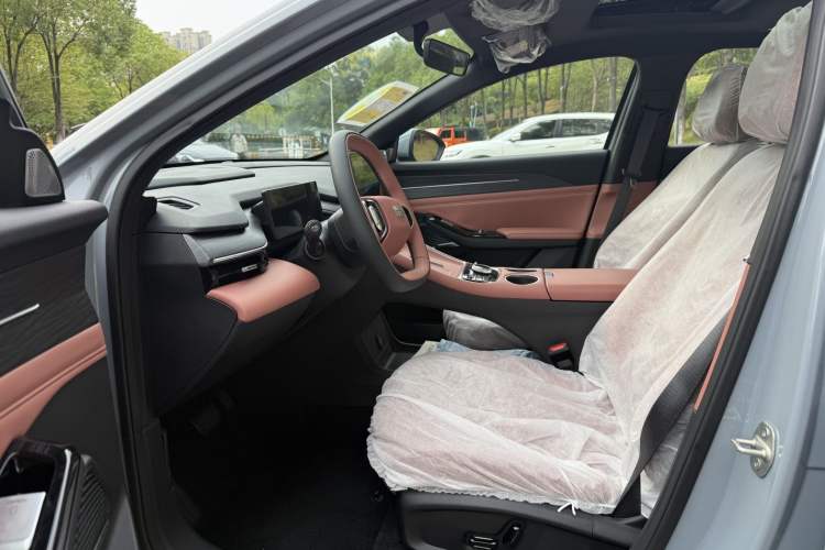 Used  L6 2025 EM-i 60km Exploration Edition
