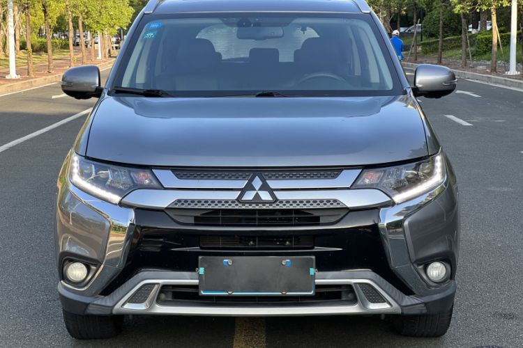 Used Mitsubishi Outlander 2019 2.4L 4x4 Zhi Xiang Edition 7 Seats China VI Standard
